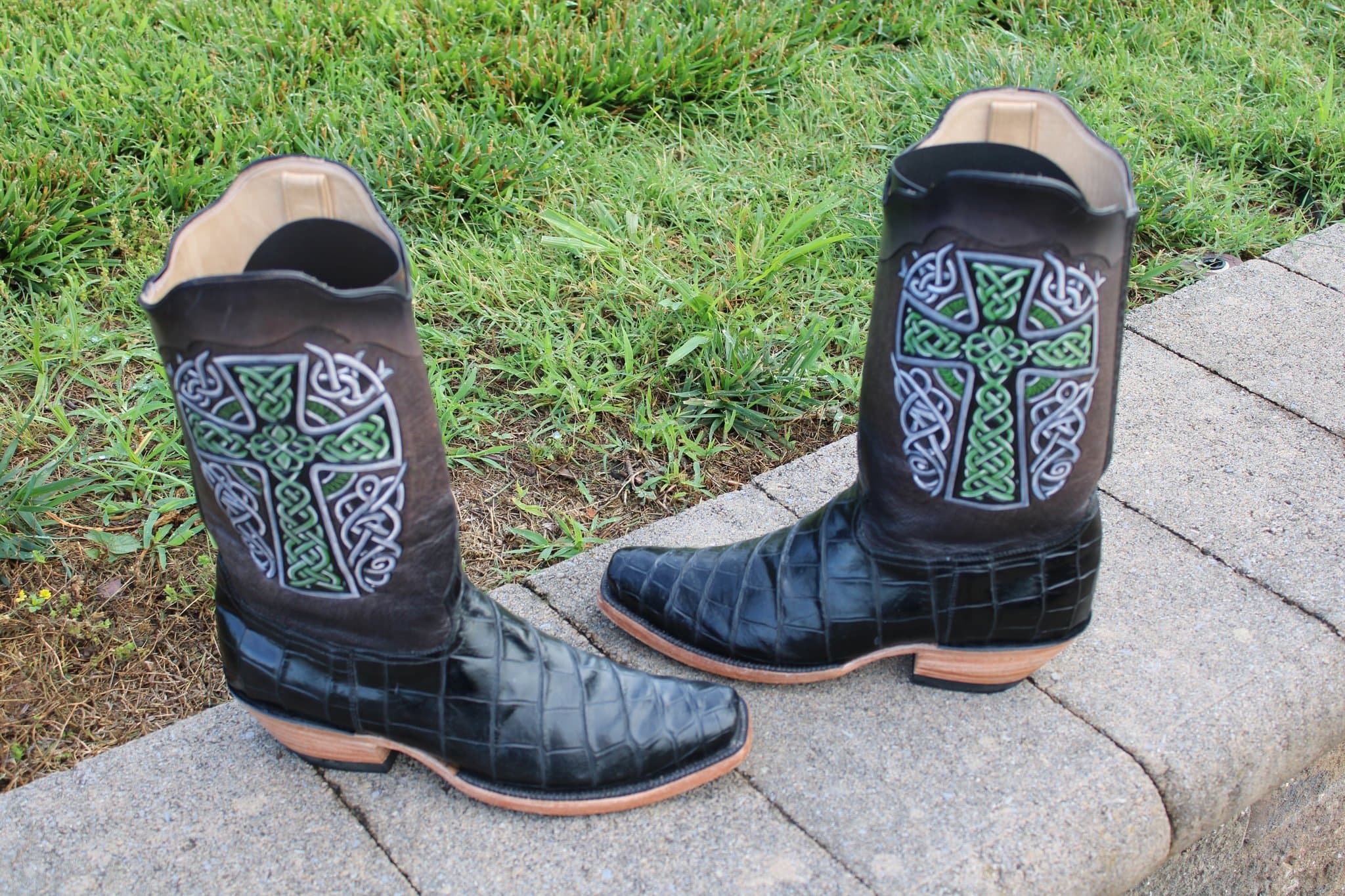 Santana’s Celtic Cross Gators